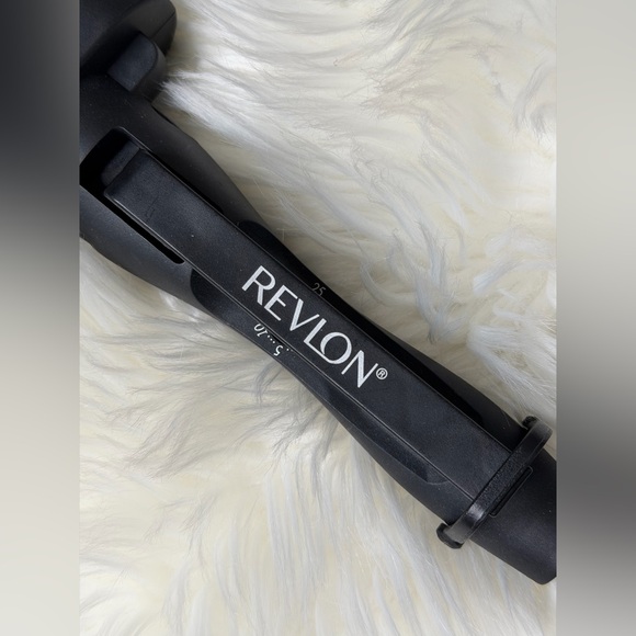 3-Barrel Tourmaline Ceramic Jumbo Waver - Picture 4 of 7